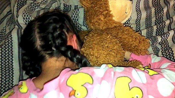 Отец жадно трахает молодую дочь в ее постели, порно видео бесплатно ГИГ ПОРНО